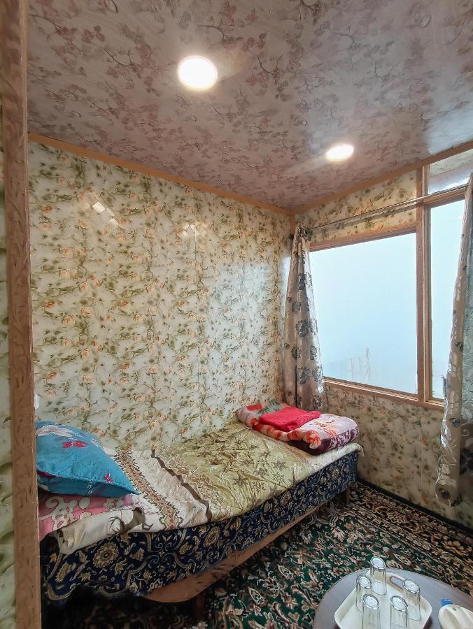 Hb Nancy Group Of Houseboats 호텔 Srīnagar 외부 사진